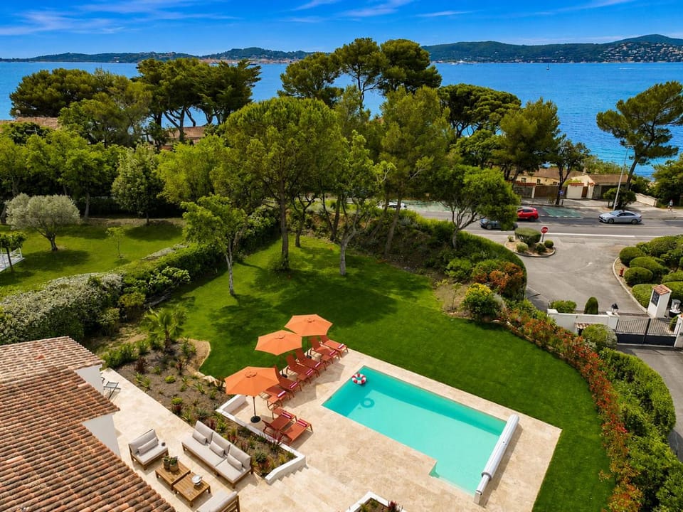 Nearby landmark, Day, Garden, Garden, Garden view, Pool view, Sea view, Swimming pool, Swimming pool, sunbed