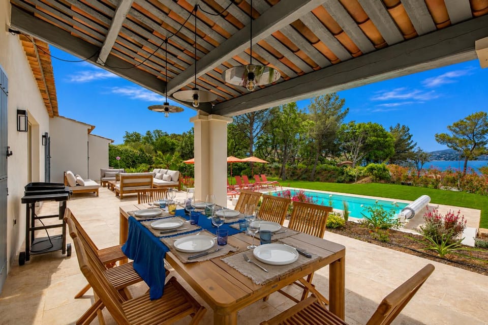 Patio, Day, Garden, View (from property/room), Balcony/Terrace, Balcony/Terrace, Dining area, Garden view, Pool view, Swimming pool, sunbed