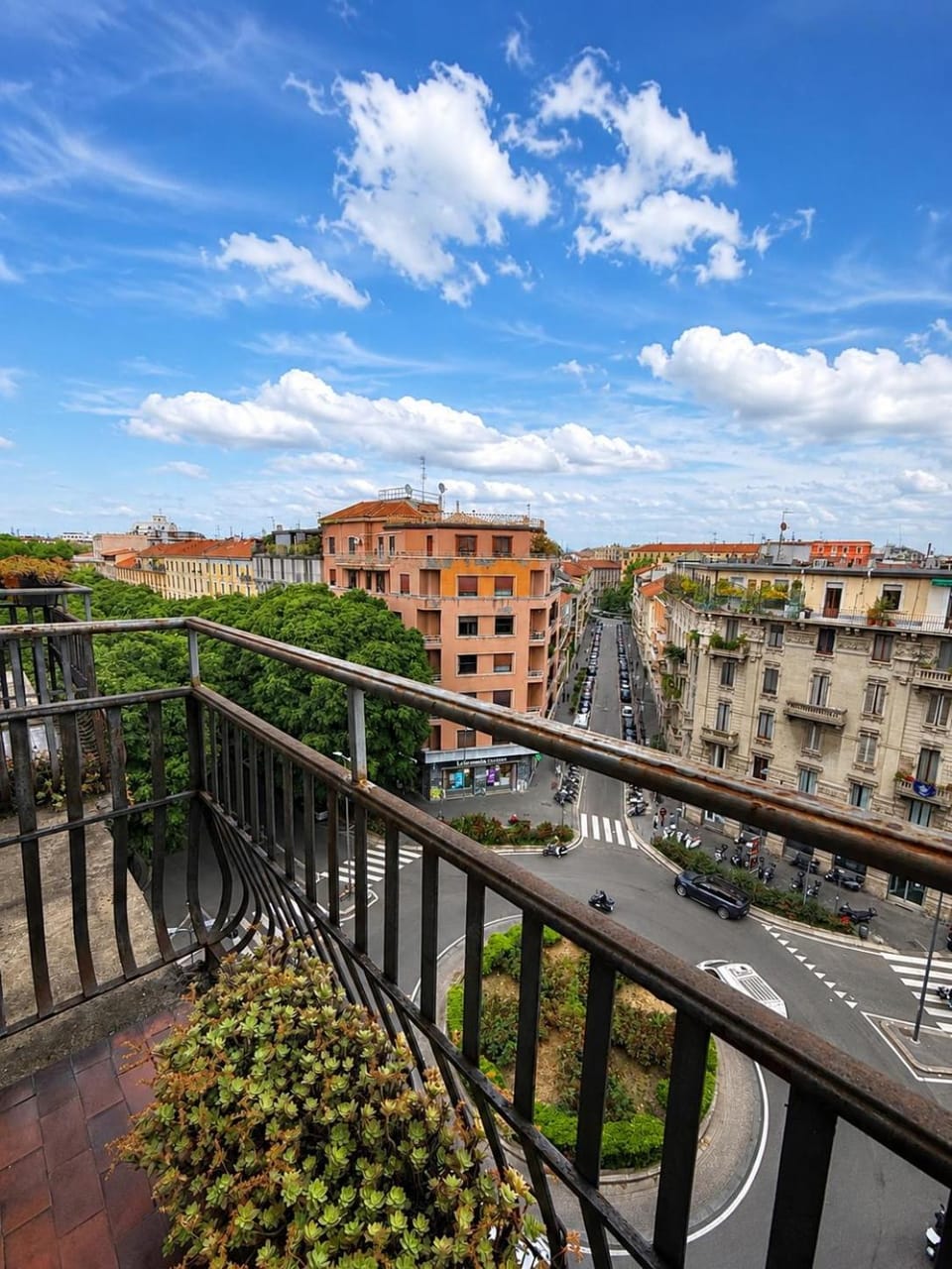 Two Bedroom Apartment with Views in Porta Venezia Apartment in Milan