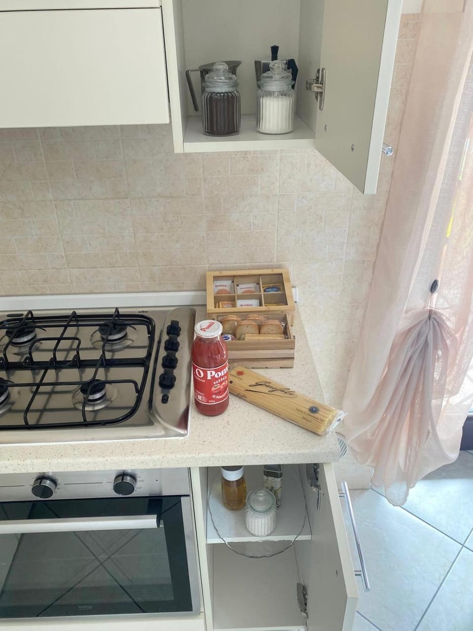 Coffee/tea facilities, Kitchen or kitchenette