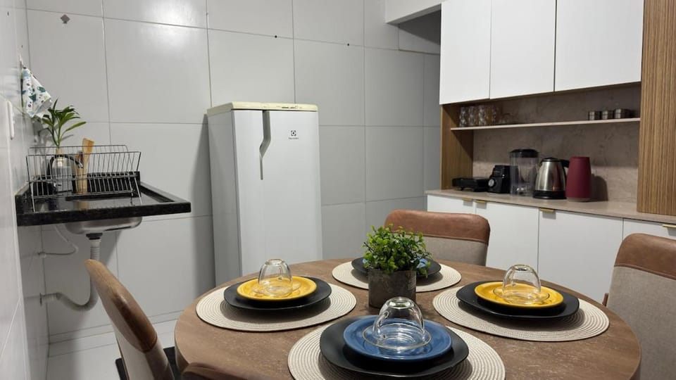 Coffee/tea facilities, Kitchen or kitchenette, Dining area