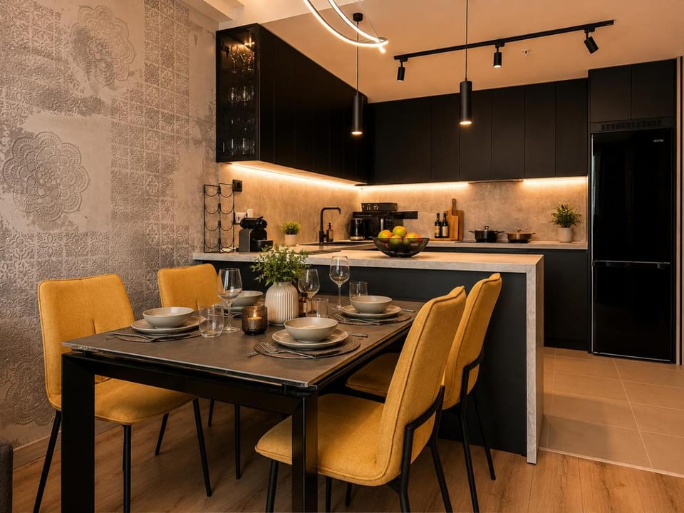 Kitchen or kitchenette, Living room, Seating area, Dining area