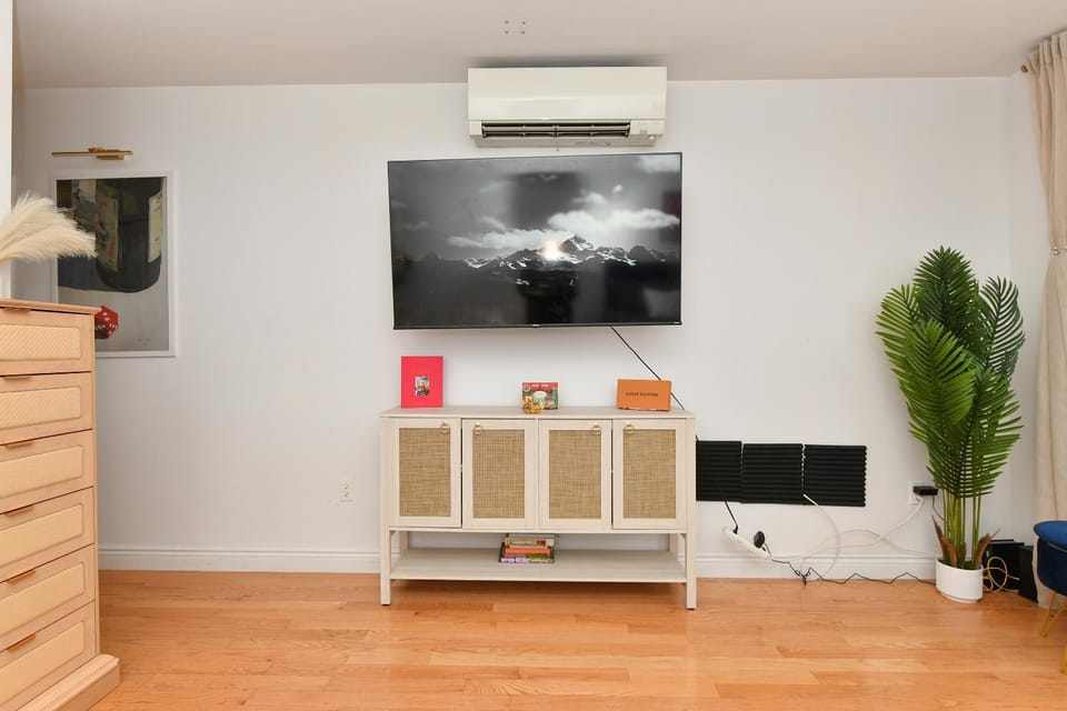 Prime West Village Hideaway Studio - Walk Everywhere Apartment in West Village