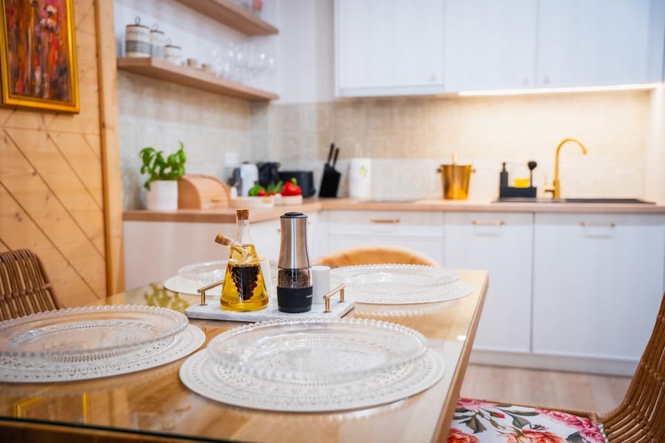 Coffee/tea facilities, Kitchen or kitchenette, Dining area