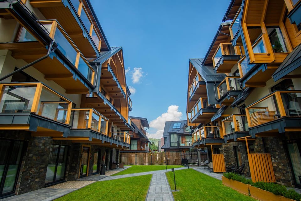 Property building, Day, Neighbourhood