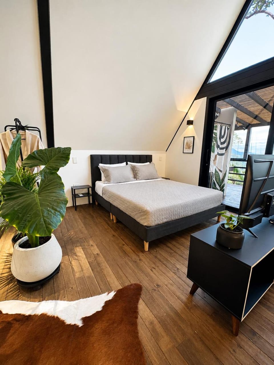 Private Luxury A-Frame with Jacuzzi & Mountain View Apartment in Antioquia