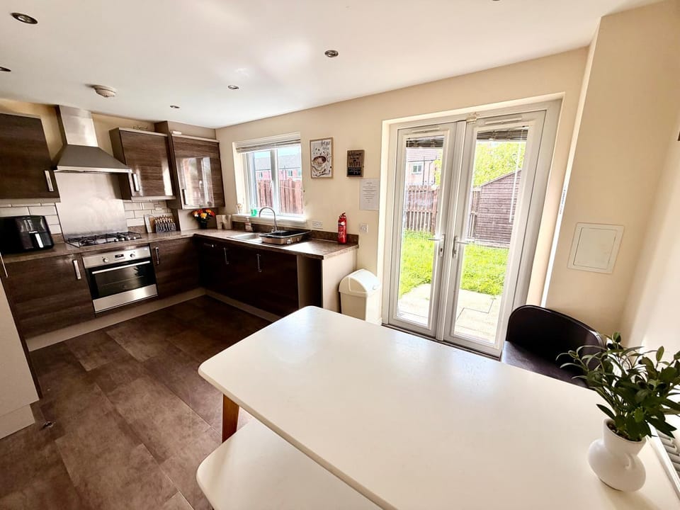 Kitchen or kitchenette, Dining area, dishwasher, oven, stove, toaster