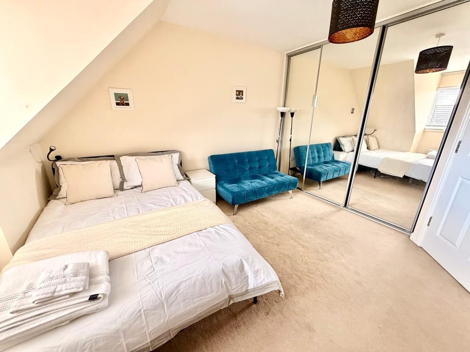 Bed, Photo of the whole room, Bedroom, towels, wardrobe
