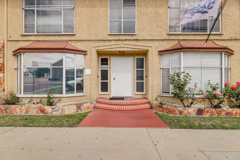 Nurse-Ready Unit! 10 Mi to Ocean & Dtwn Long Beach House in Long Beach
