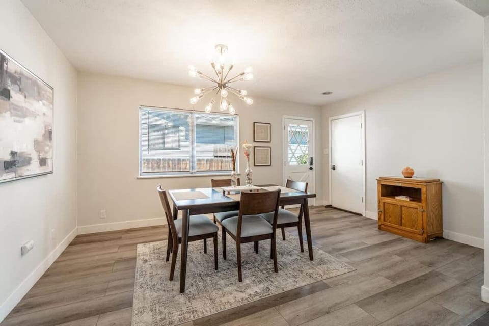 Spacious Pet-Friendly Retreat 4BR Grill 5 Beds House in Reno