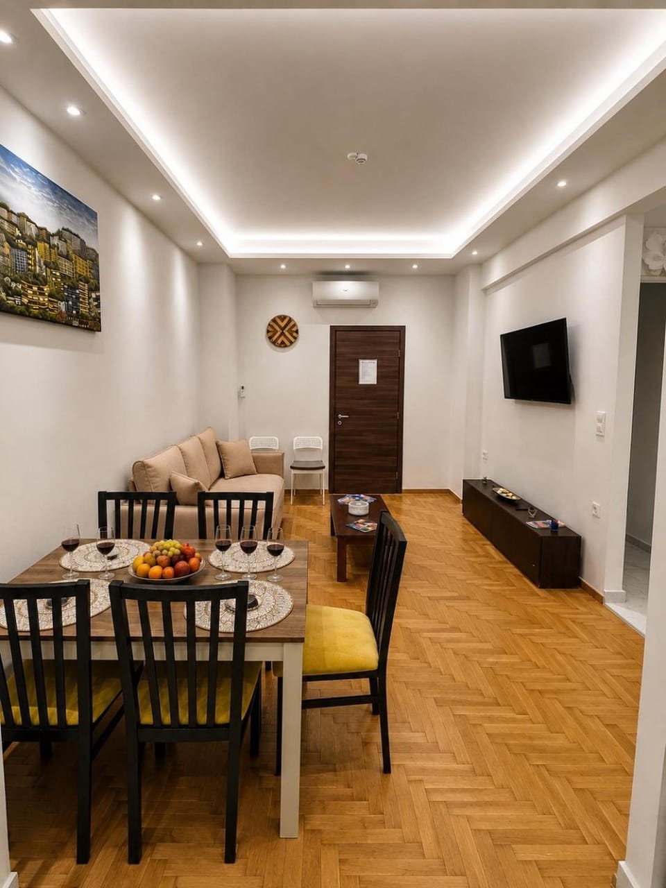 TV and multimedia, Living room, Seating area, Dining area
