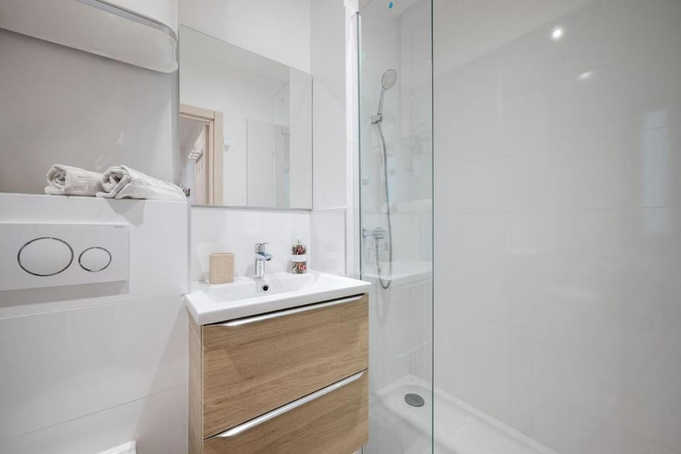 Charming 2 rooms, sleeps 4 Nice center Apartment in Nice