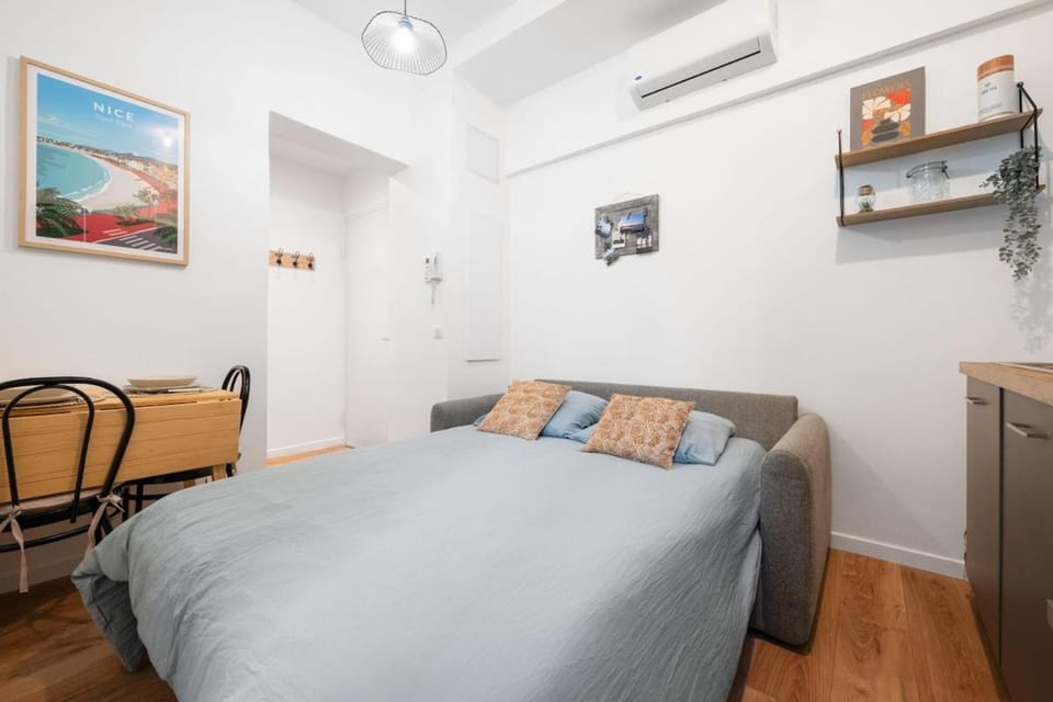 Charming 2 rooms, sleeps 4 Nice center Apartment in Nice