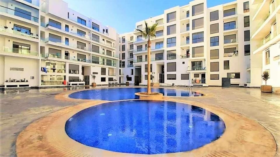 Property building, Patio, Day, City view, Pool view, Swimming pool, Location, sunbed