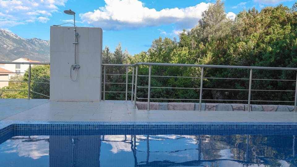 Lighthouse Residence Tivat - Obala Đuraševića Apartment in Kotor Municipality