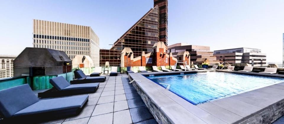 Swimming pool, sunbed