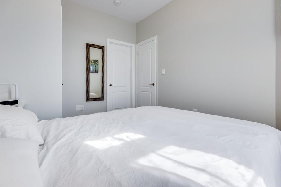 Spacious Bright Private! Townhome in Markham House in Markham