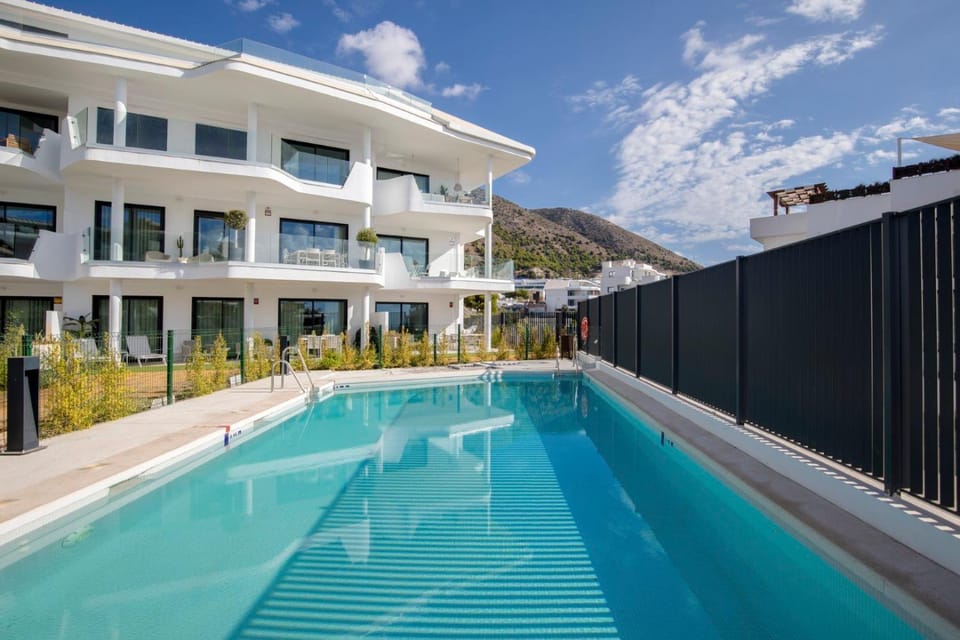 Mountain view, Pool view, Swimming pool