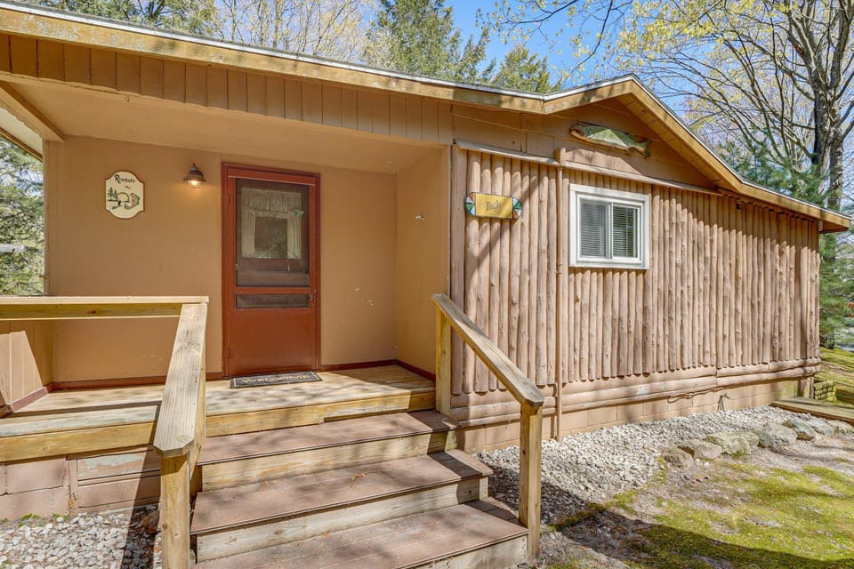 Hamlin Lake Cabin w/ Beach Access: 2 Mi to Dunes! Cabin in Hamlin Lake