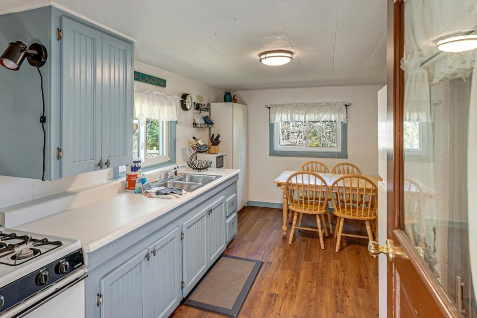 Hamlin Lake Cabin w/ Beach Access: 2 Mi to Dunes! Cabin in Hamlin Lake