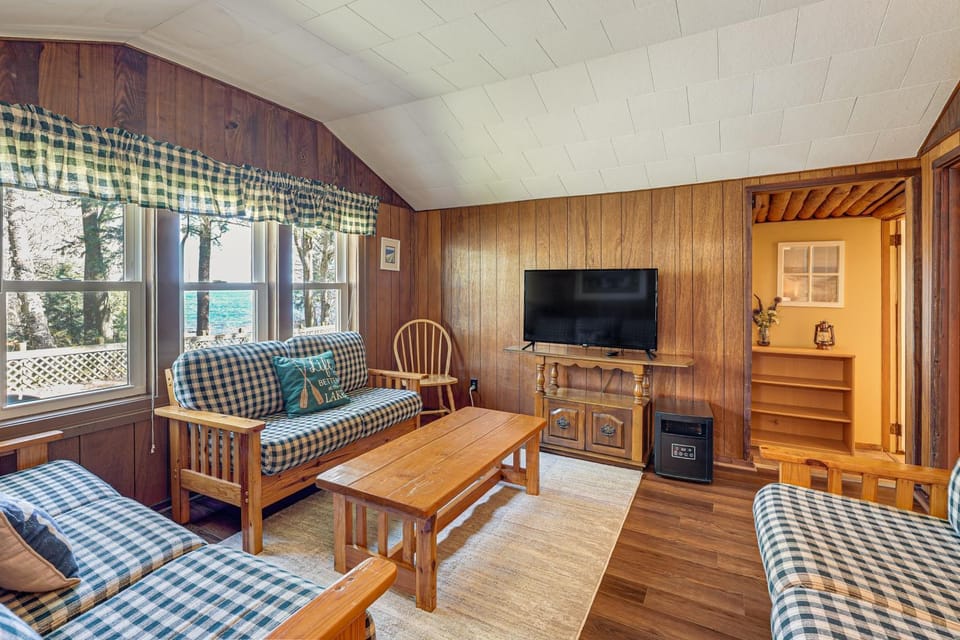 Walk to Beach! Lakeside Family Cabin in Ludington Cabin in Hamlin Lake