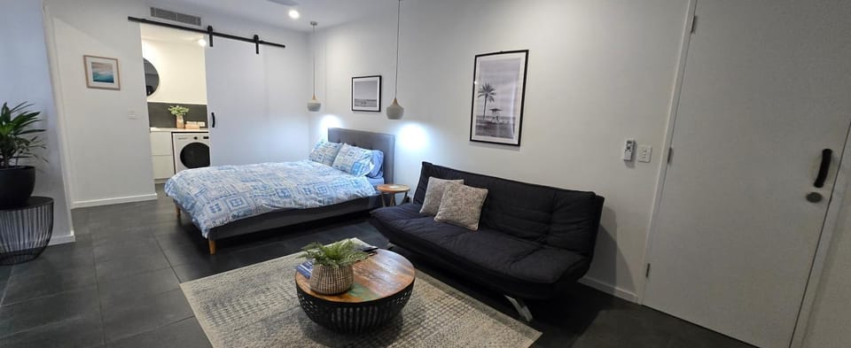 Bed, TV and multimedia, Living room, Seating area