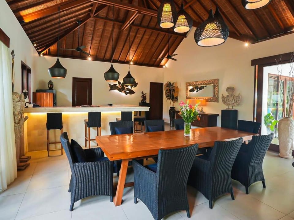 Canggu, villa santai, 3 bed, swimming pool jacuzzi Villa in North Kuta