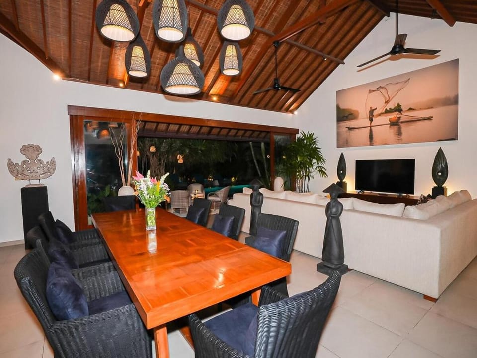 Canggu, villa santai, 3 bed, swimming pool jacuzzi Villa in North Kuta