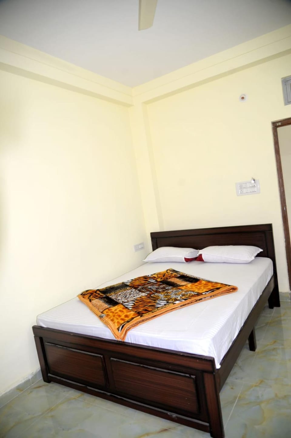 HK tourist Rooms Residency Nature lodge in Mysuru