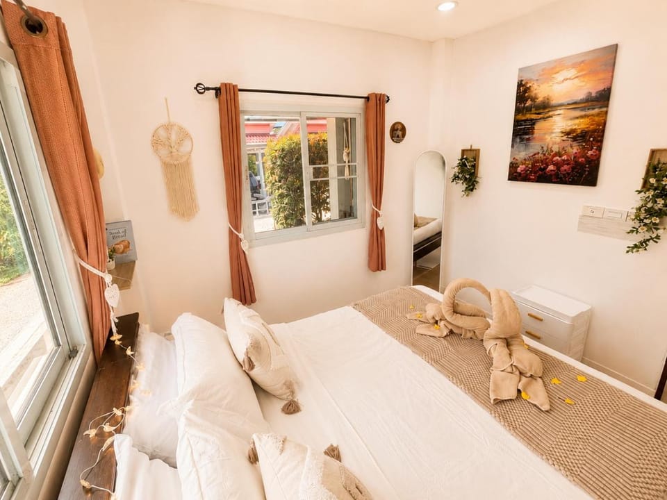 Bedroom, air conditioner