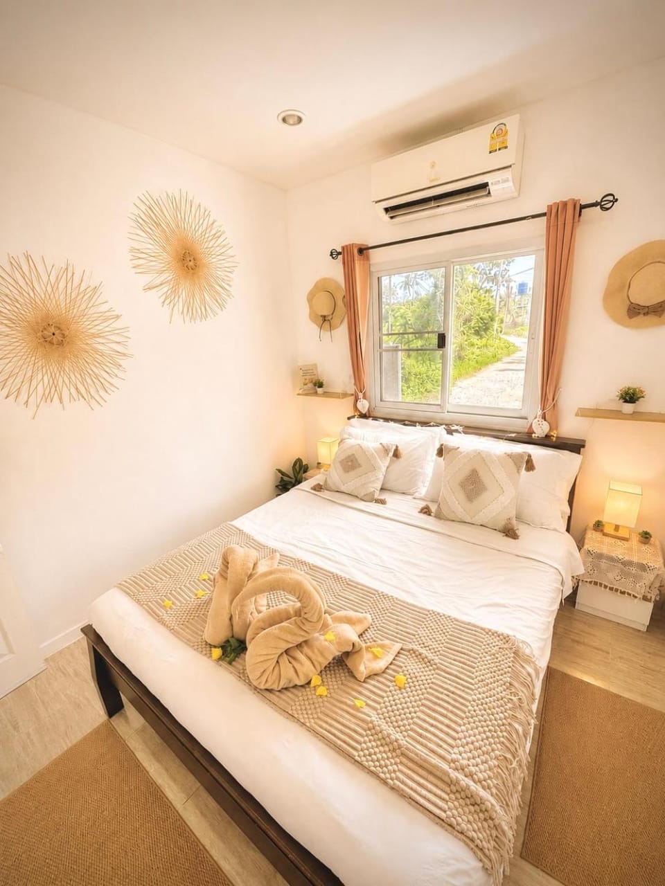 Bed, Photo of the whole room, Bedroom, towels, air conditioner
