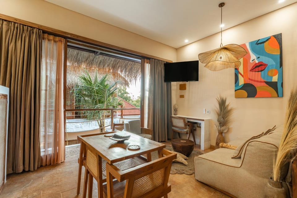 Communal lounge/ TV room, TV and multimedia, Living room, Seating area, Dining area