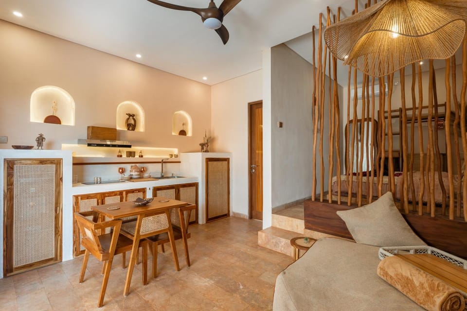 Kitchen or kitchenette, Seating area, Dining area