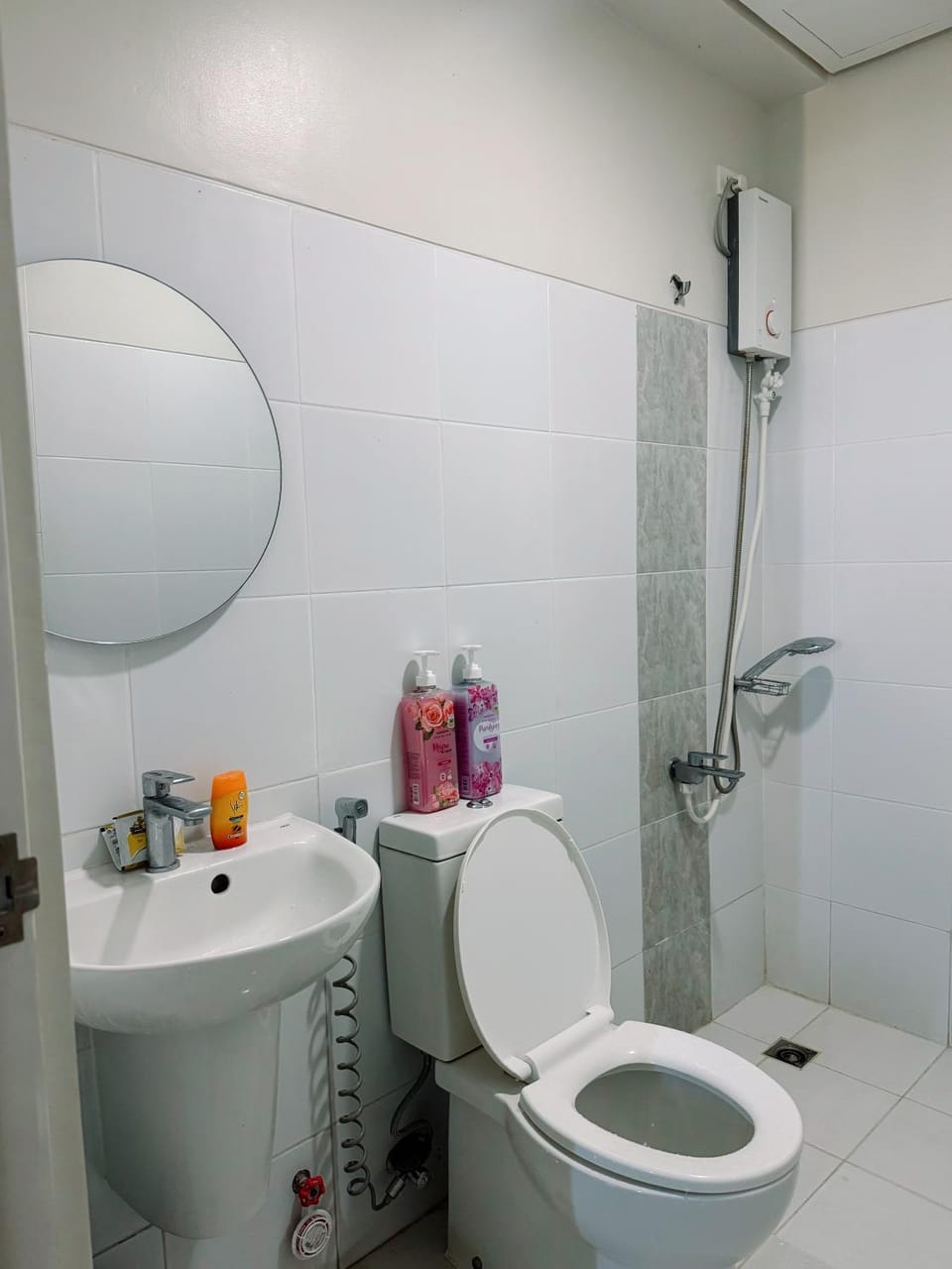 1BR-2 Queen beds-One Lakeshore Apartment hotel in Davao City