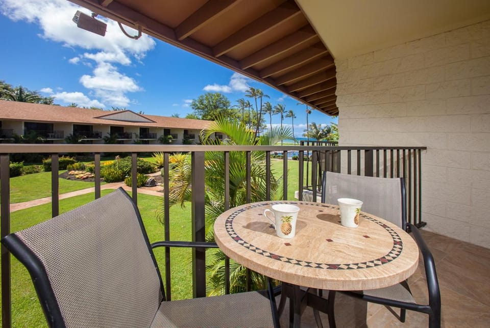 Waiohuli Beach Hale #B-206 Oceanfront View, Quiet Location, A/C Throughout Apartment in Kihei
