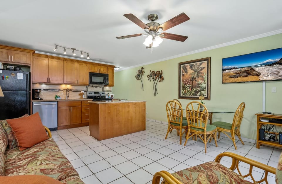 Waiohuli Beach Hale #C-112 Oceanfront Complex with Ocean Views Ground Floor Apartment in Kihei