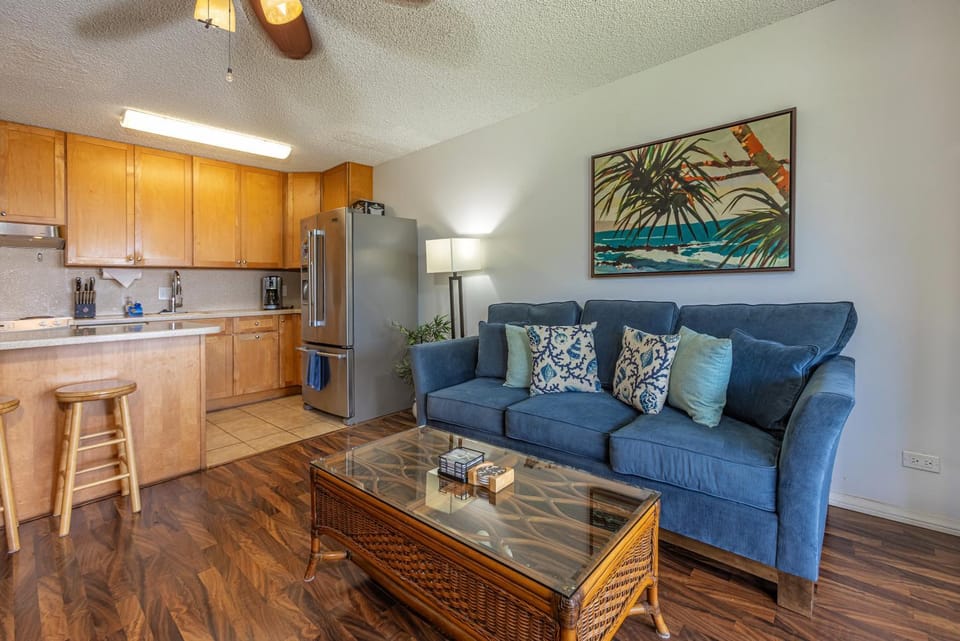 Waiohuli Beach Hale #C-211 Oceanfront Ocean View 2Bd/2Ba Full A/C, Sleeps 6 Apartment in Kihei