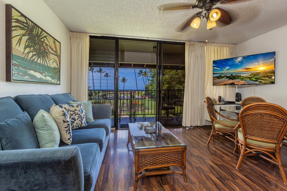 Waiohuli Beach Hale #C-211 Oceanfront Ocean View 2Bd/2Ba Full A/C, Sleeps 6 Apartment in Kihei