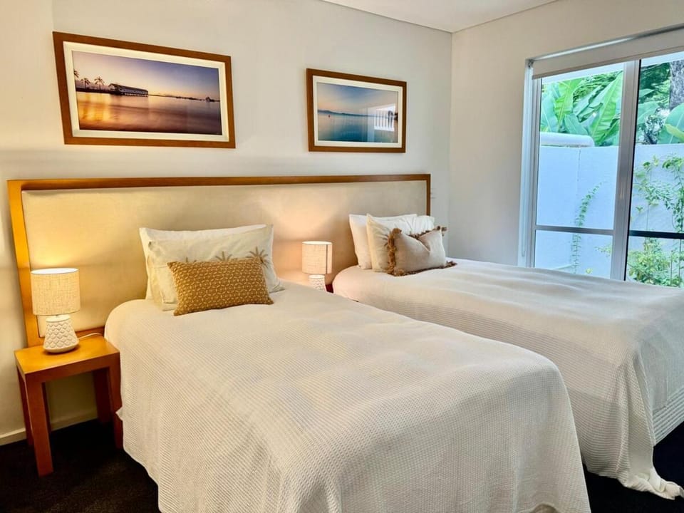 Steps from beach, gated community - 127S Villa in Port Douglas