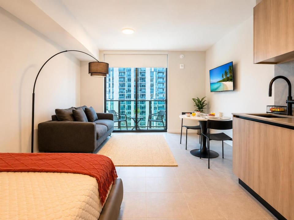 Bed, TV and multimedia, Kitchen or kitchenette, Living room, Photo of the whole room, Dining area, minibar