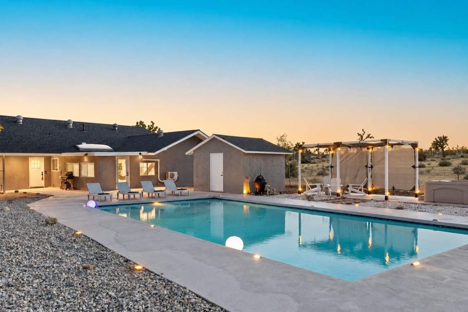 Pool Sauna Spa 5 Acre 5 Bedroom - Desert Oasis Villa in Yucca Valley