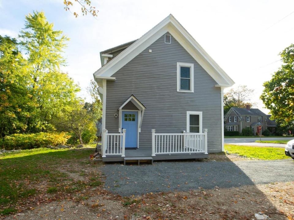 2-Bedroom renovated home on the way to Acadia House in Ellsworth