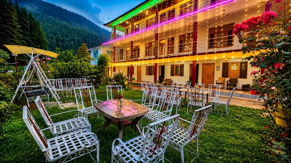 Hotel Majestic Stayz,Sky Mountain view,Mall road Manali Hotel in Manali