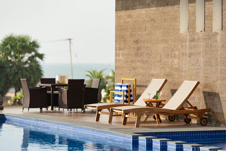 Swimming pool, sunbed