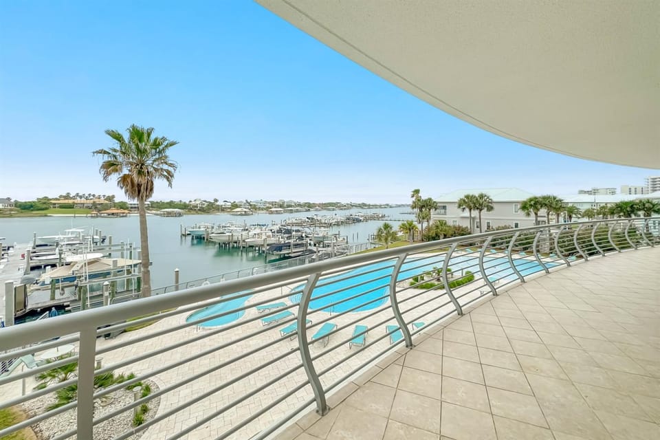 Bella Luna - 206 - Large 3 bd3ba Condo Walk to Flora-Bama Boatslip Included Apartment in Ono Island