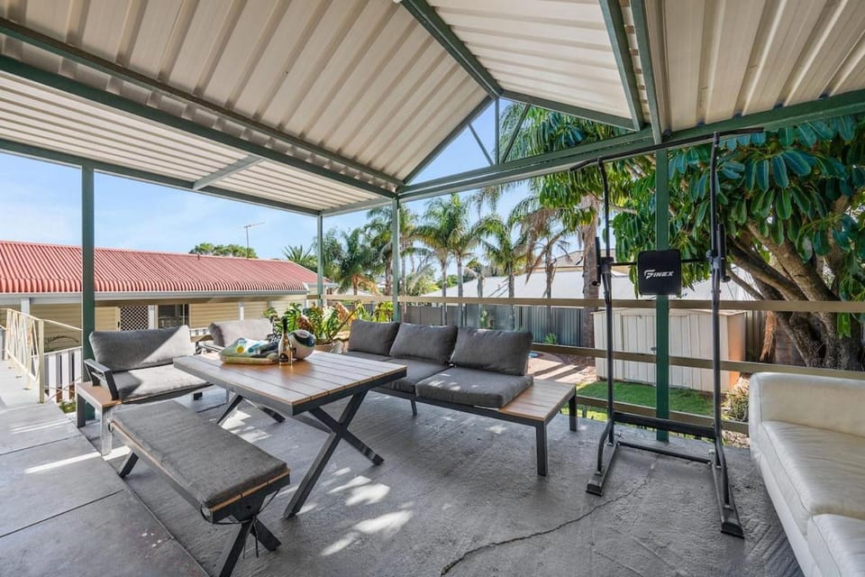Bedford Pool Oasis & Guesthouse - Sleeps 10 House in Bayswater