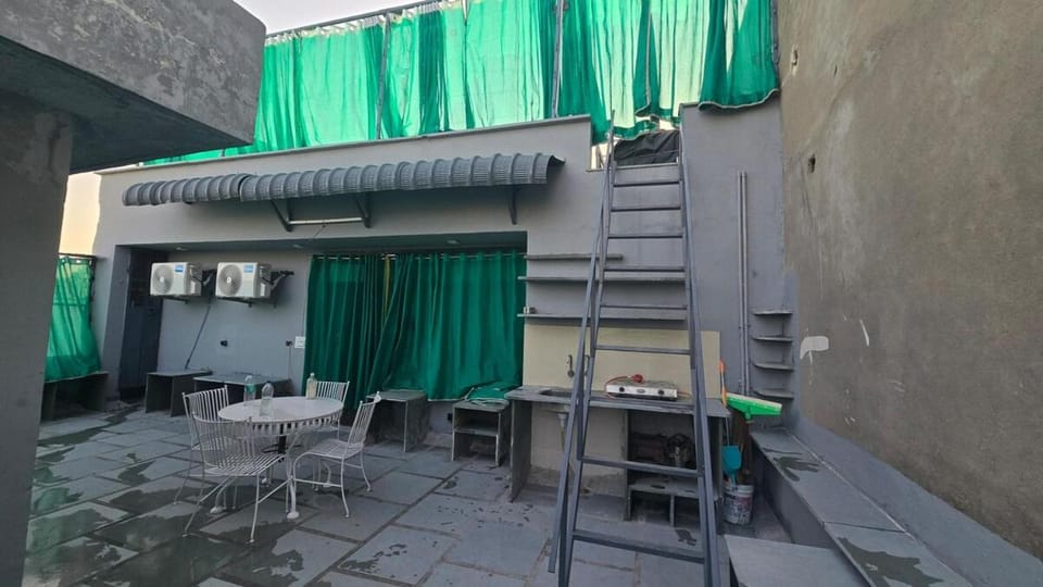 2BHK Penthouse, Double Terrace, 8 Guest Stay, 3 ac Apartment in Jaipur