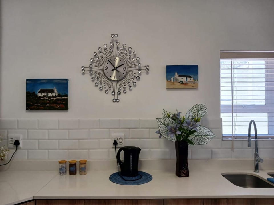 Coffee/tea facilities, kitchen