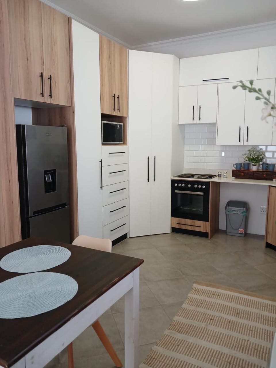 Coffee/tea facilities, microwave, stove, kitchen