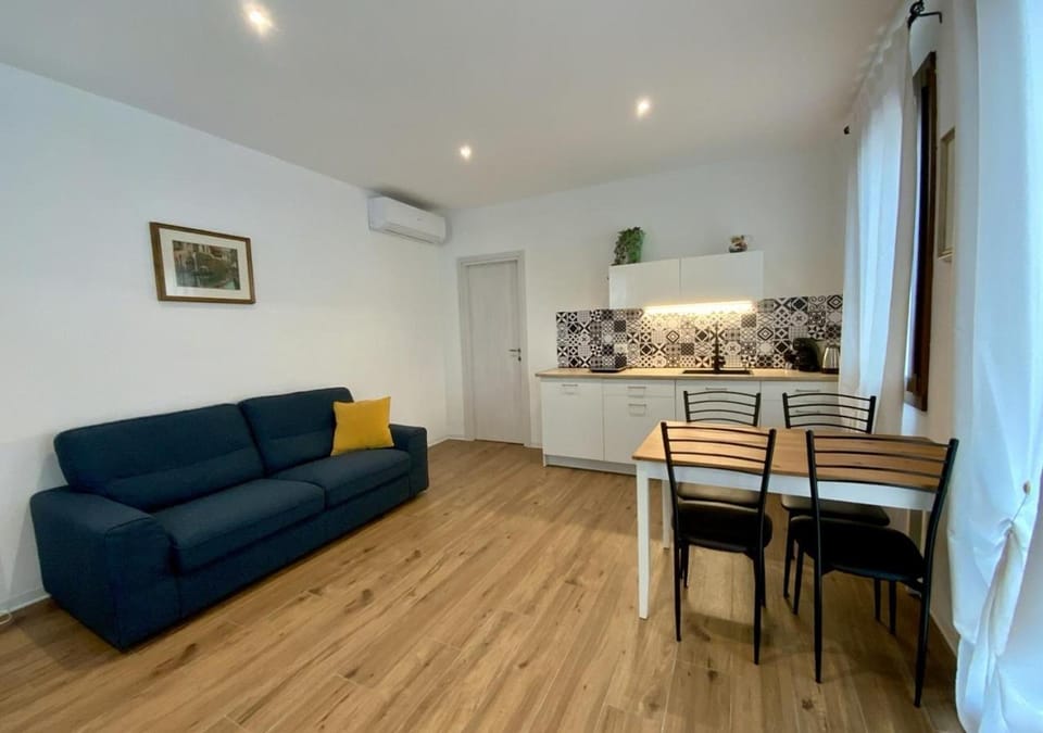 Kitchen or kitchenette, Living room, Seating area, Dining area, air conditioner